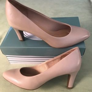 Taupe Abella pumps
